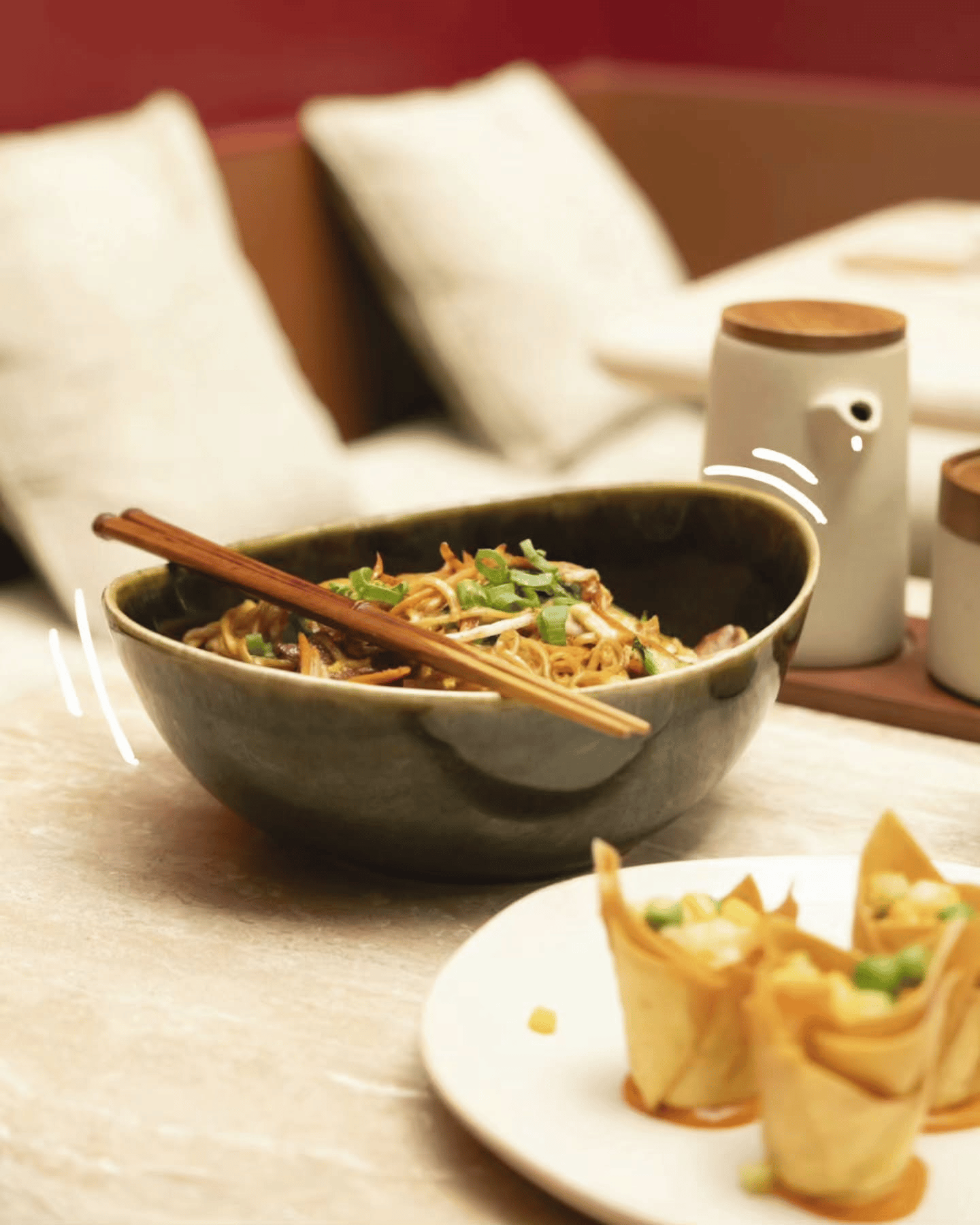 Nouilles sautées et wontons croustillants